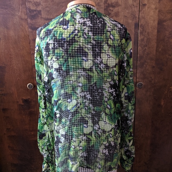 Casual Studio Button Down Top - Picture 2 of 2